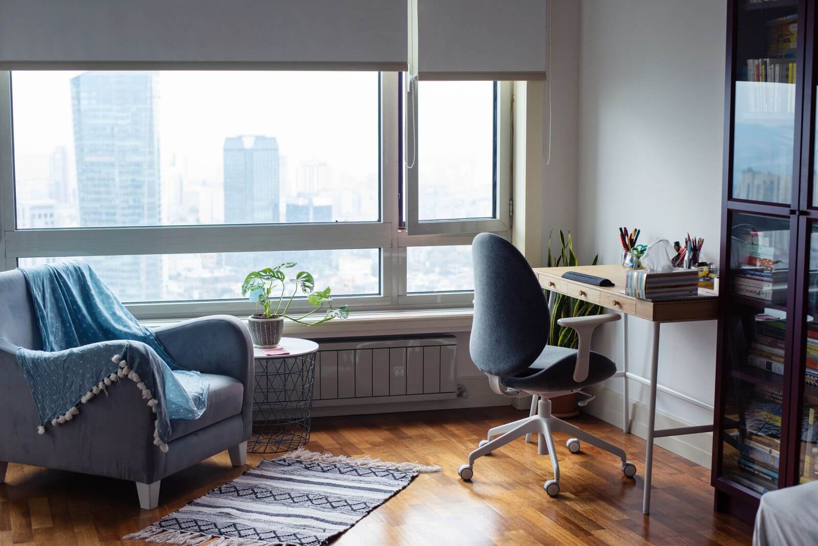 Ergonomie de votre espace de travail : 4 accessoires indispensables pour  votre bureau freelance